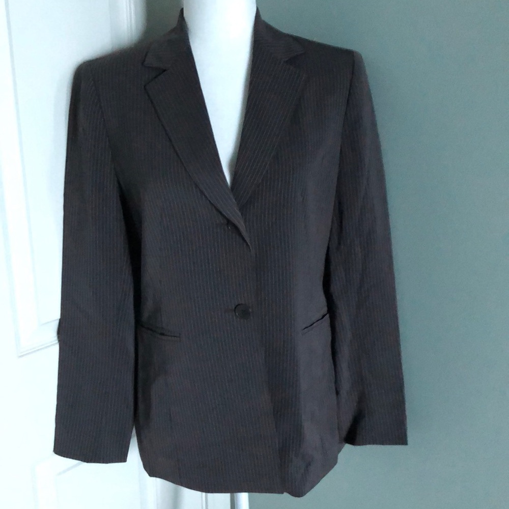 ANNE KLEIN PINSTRIPE SUIT EUC